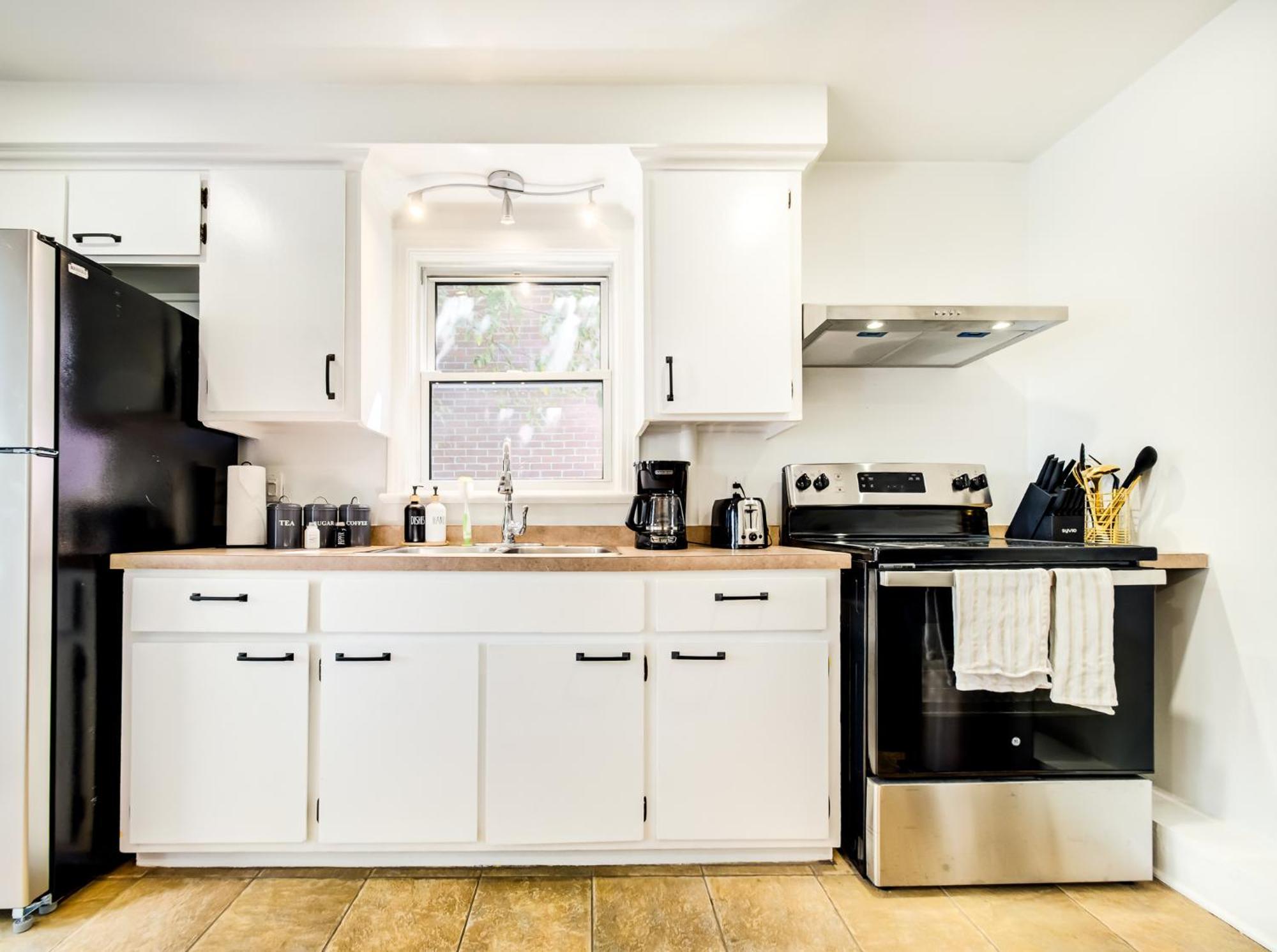 Spacious 4-bedrooms In Homa 22 * Montreal