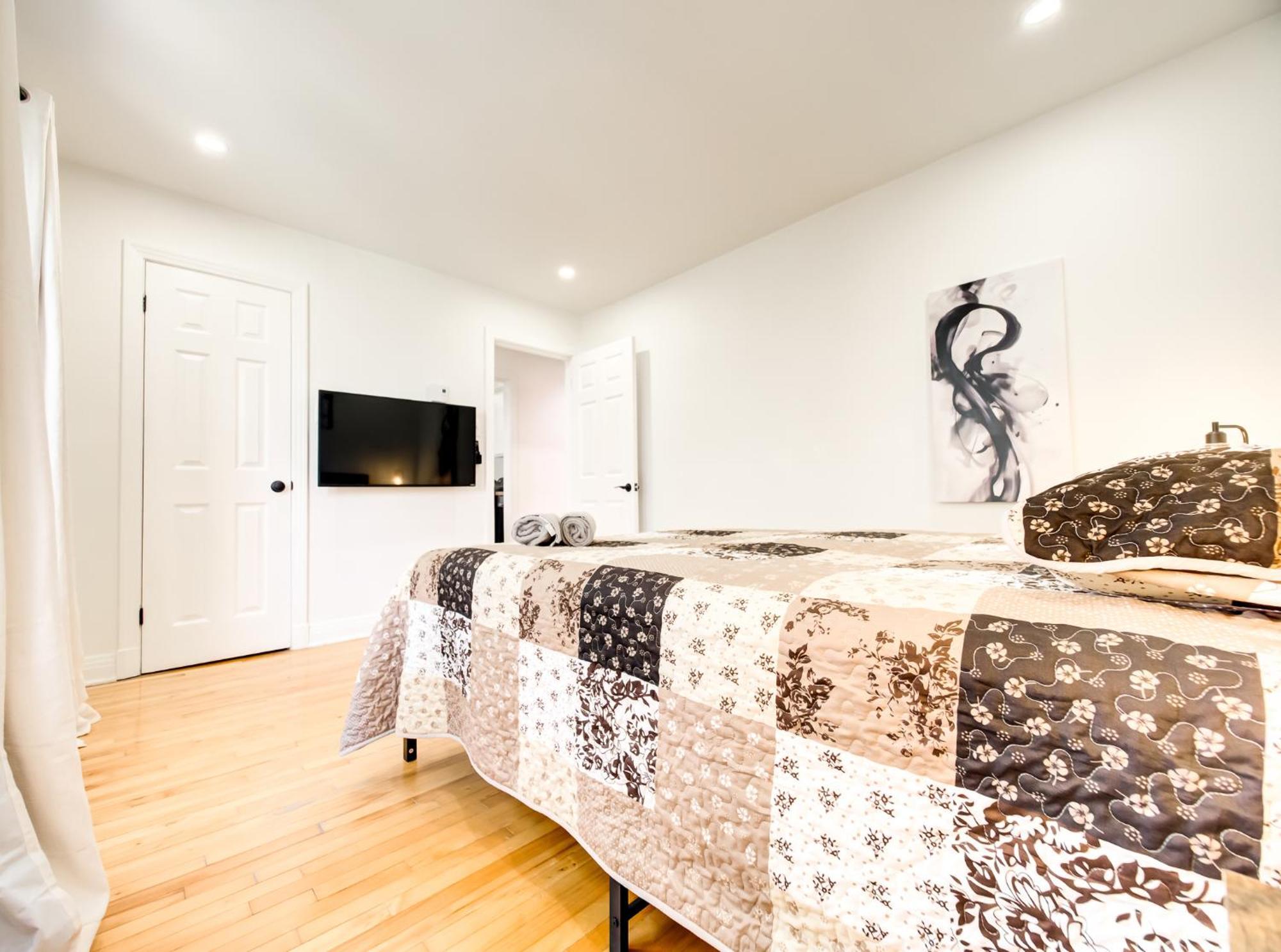 Spacious 4-bedrooms In Homa 22 * Montreal